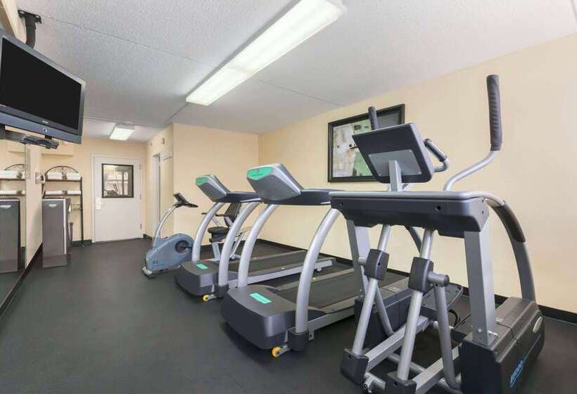 ホテル Ramada By Wyndham Rochelle Park Near Paramus