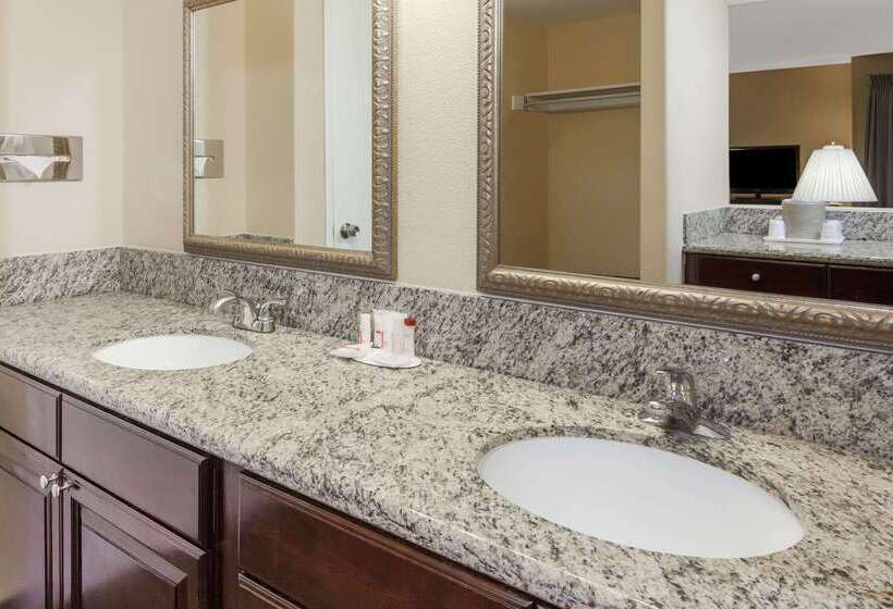 هتل Ramada Plaza By Wyndham Garden Grove/anaheim South
