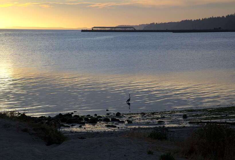 Hotel Red Lion  Port Angeles Harbor