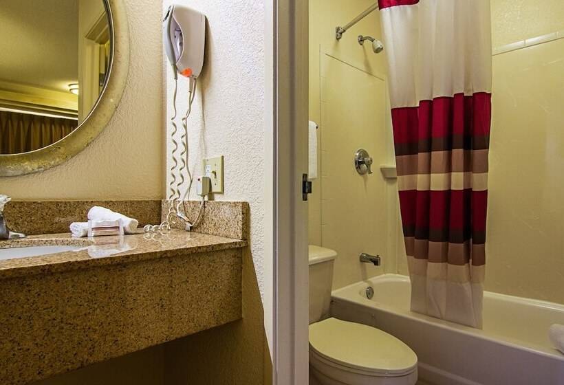 Отель Red Oak Inn Detroit Southfield