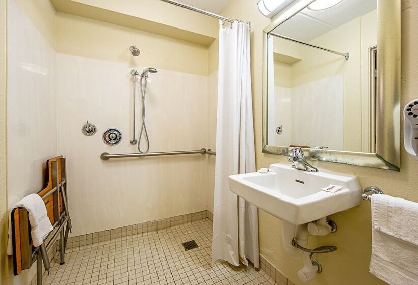 هتل Red Roof Inn Canton