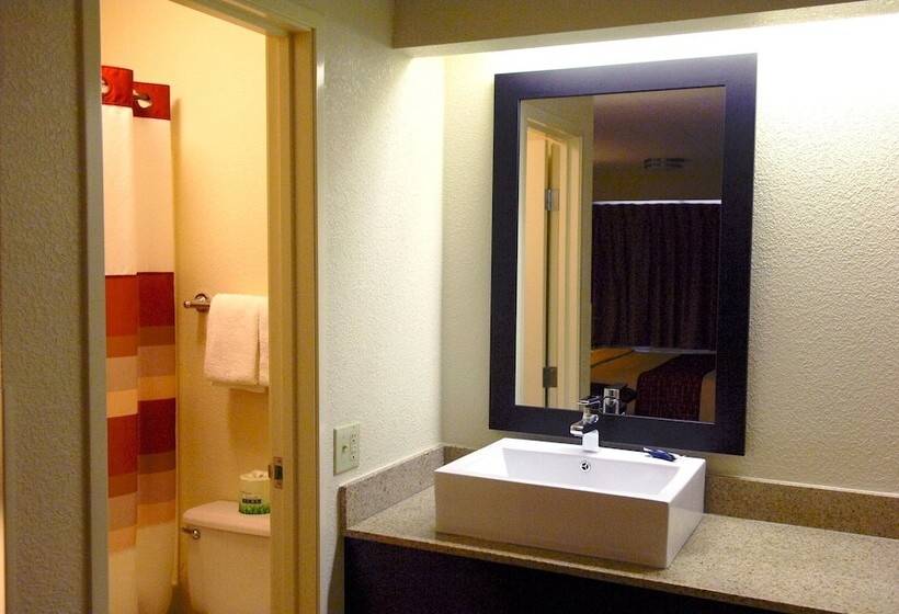 هتل Red Roof Inn Plus+ Statesville