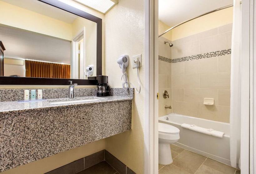 فندق Ramada By Wyndham Santee I 95