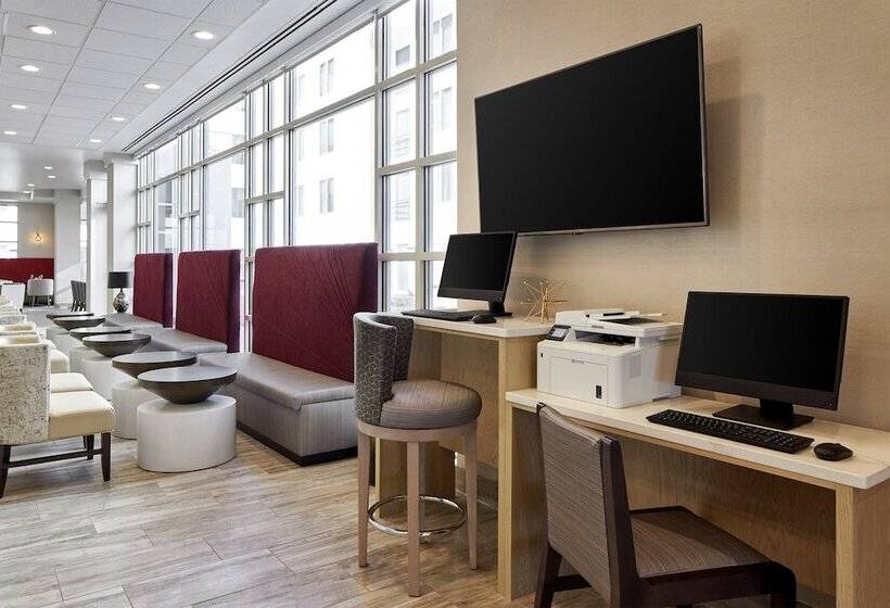 هتل Sheraton Richmond Airport