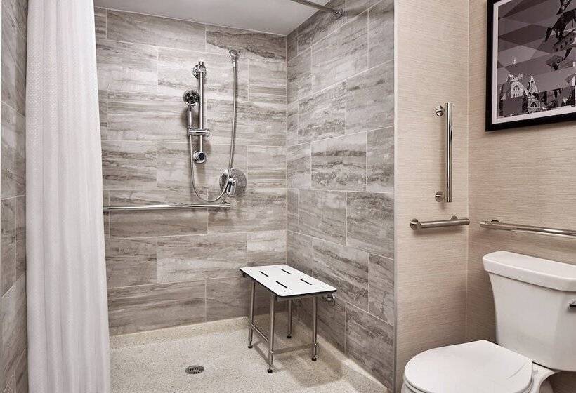 هتل Sheraton Richmond Airport