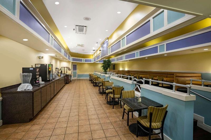 هتل Super 8 By Wyndham Mobile I65