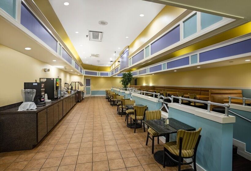 هتل Super 8 By Wyndham Mobile I65