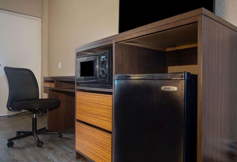 هتل Super 8 By Wyndham Mobile I65