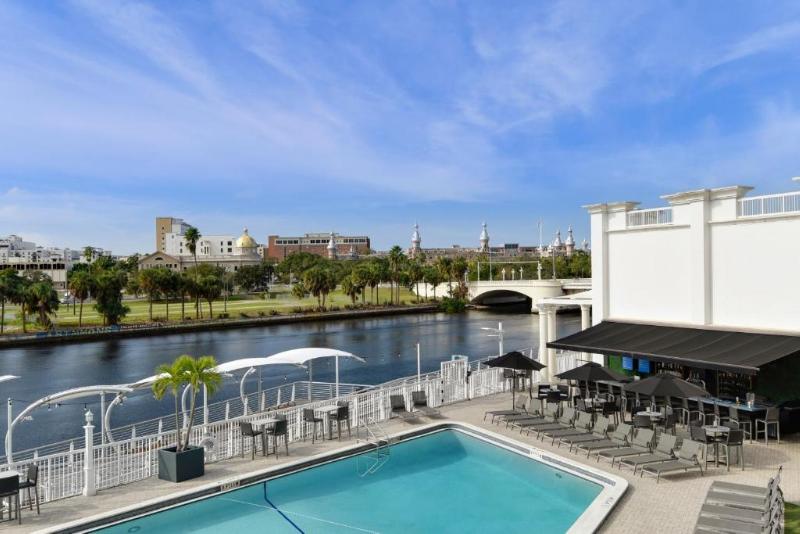 בית מלון כפרי Tampa Riverwalk