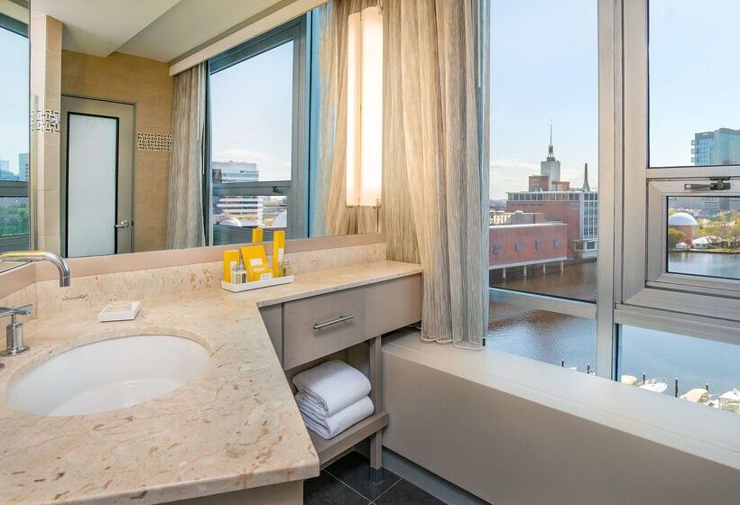 هتل The Royal Sonesta Boston