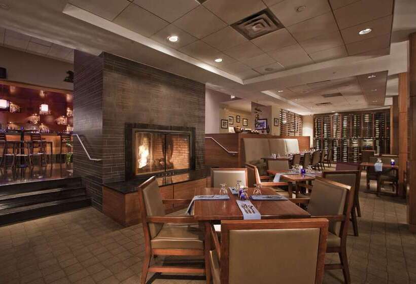 هتل The Saratoga Hilton
