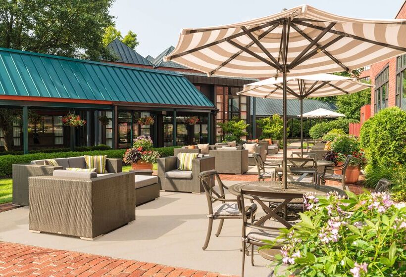 هتل The Saratoga Hilton