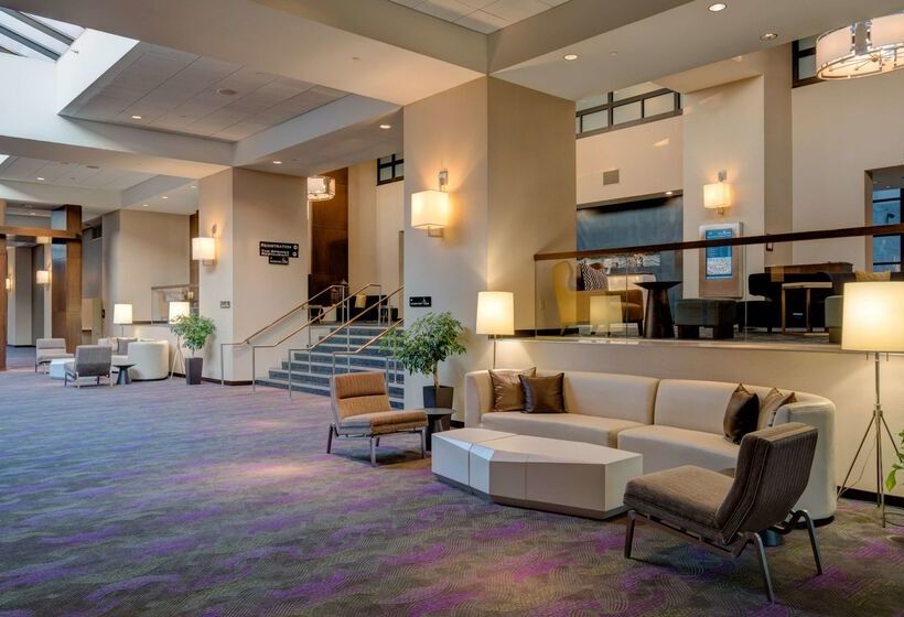 هتل The Saratoga Hilton