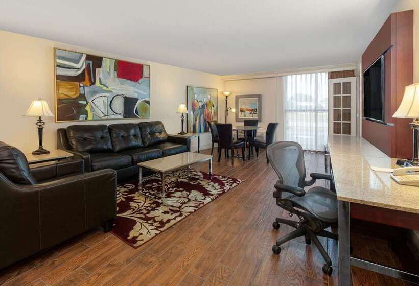 فندق Wyndham Riverfront