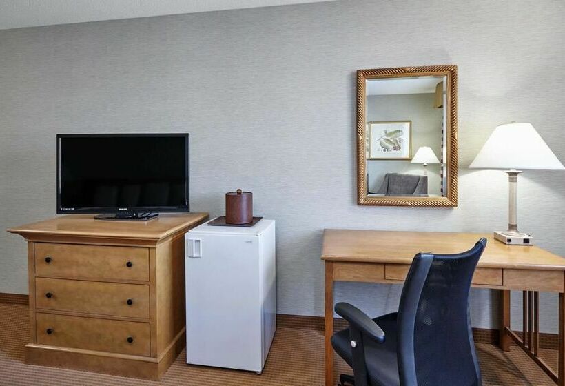 هتل Madison Plaza