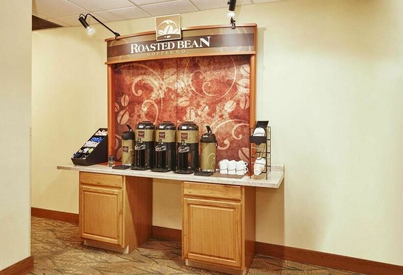 هتل Madison Plaza