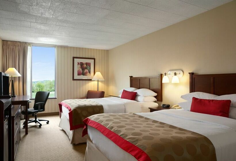 Отель Ramada By Wyndham Greensburg  & Conference Center