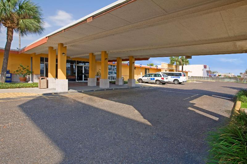 هتل Americas Best Value Inn Laredo