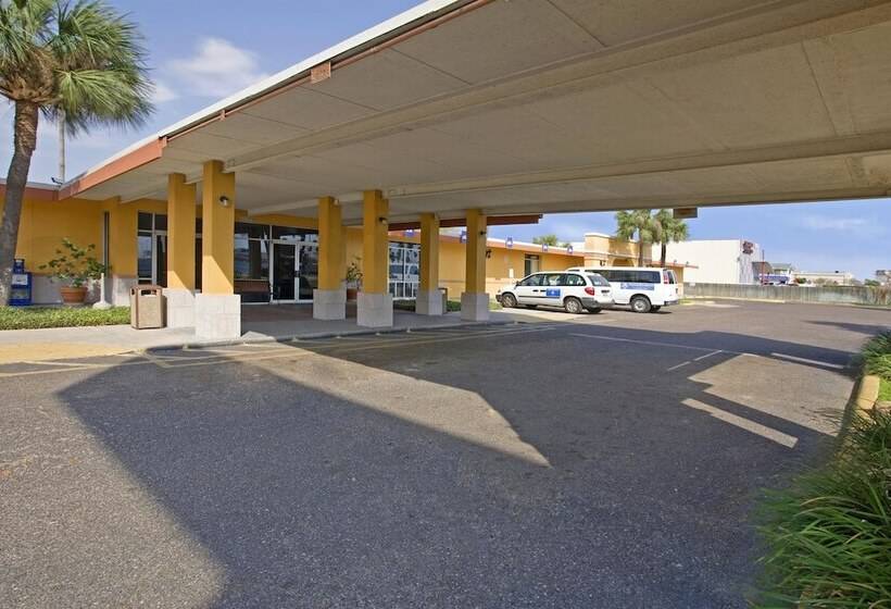 هتل Americas Best Value Inn Laredo