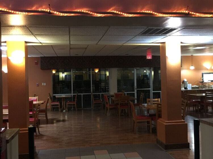 هتل Americas Best Value Inn Laredo