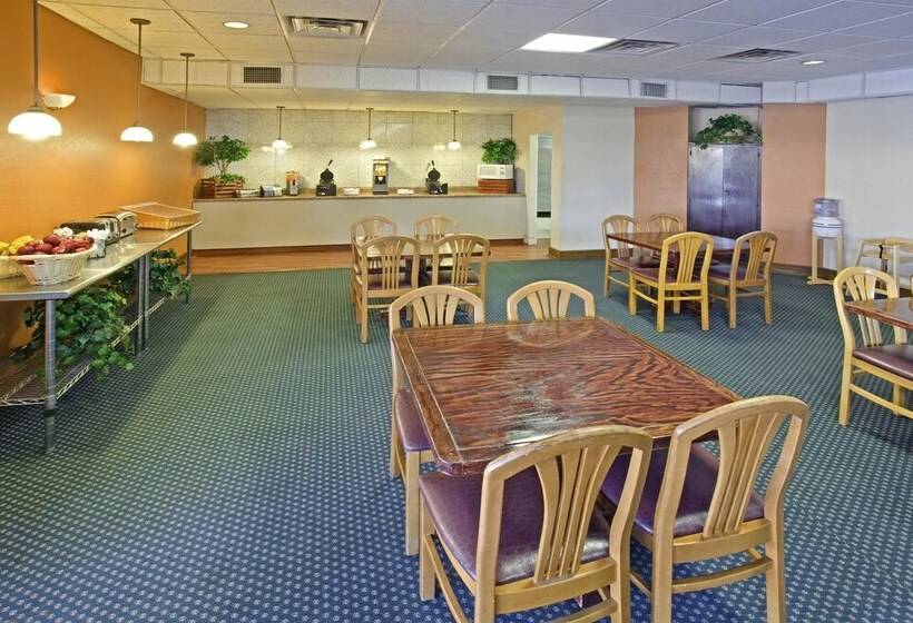 هتل Americas Best Value Inn Laredo