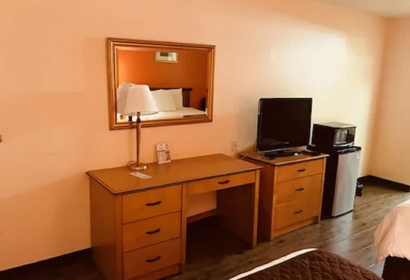 هتل Americas Best Value Inn Laredo