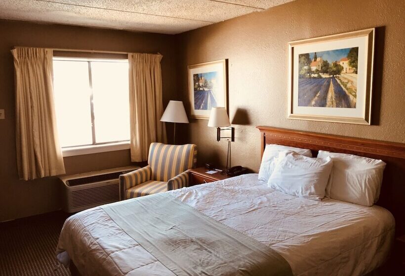 هتل Americas Best Value Inn Laredo