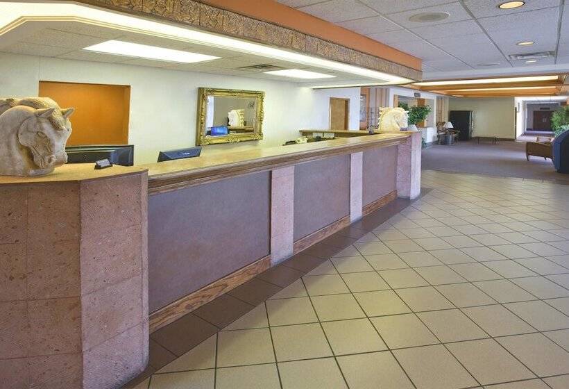هتل Americas Best Value Inn Laredo