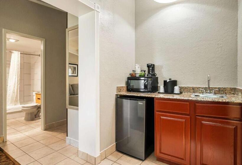 هتل Americinn By Wyndham Grand Rapids Airport North