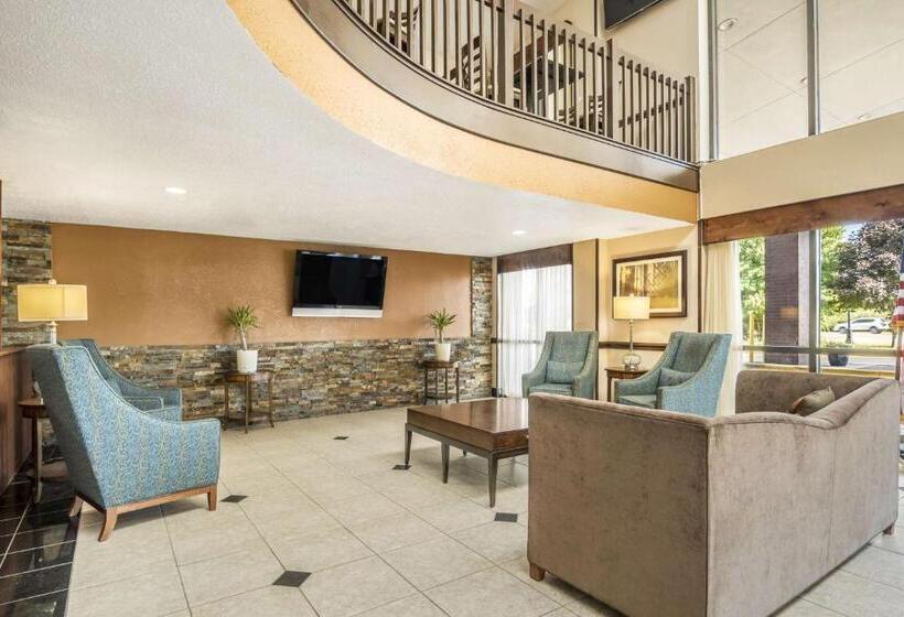 هتل Americinn By Wyndham Grand Rapids Airport North