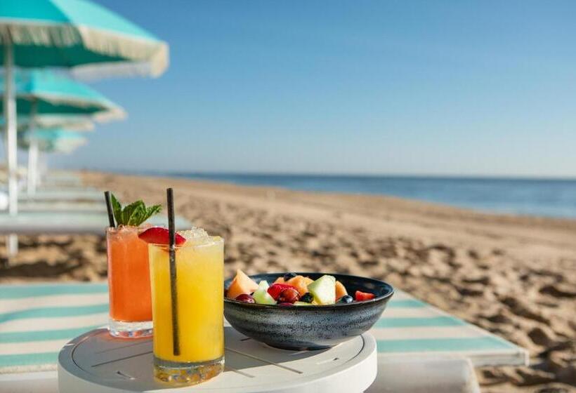 هتل Ashore Resort & Beach Club