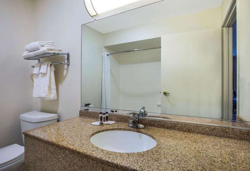 בית מלון כפרי Baymont By Wyndham Tehachapi