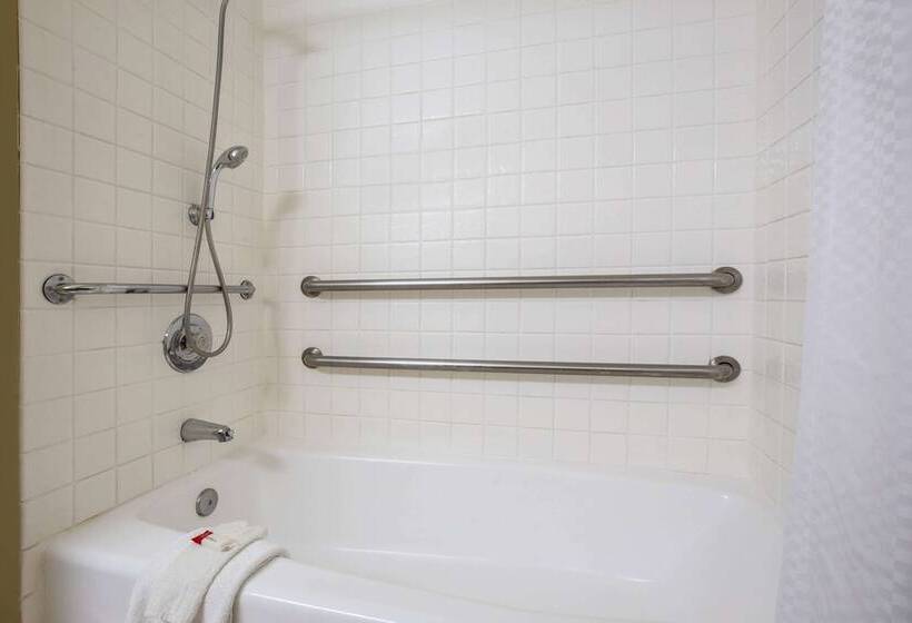 בית מלון כפרי Baymont By Wyndham Tehachapi