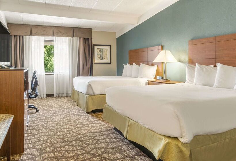 هتل Americinn By Wyndham Grand Rapids Airport North
