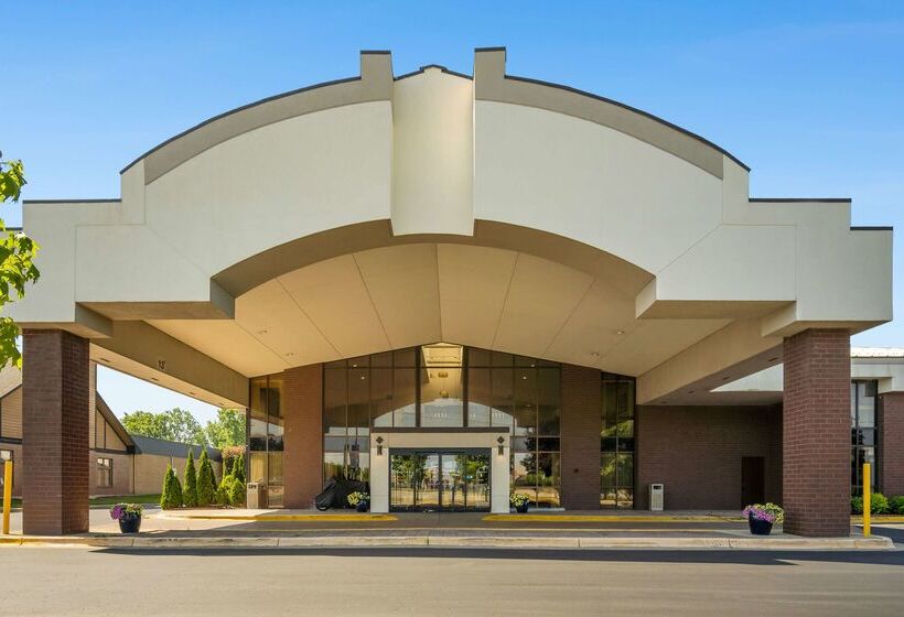 هتل Americinn By Wyndham Grand Rapids Airport North