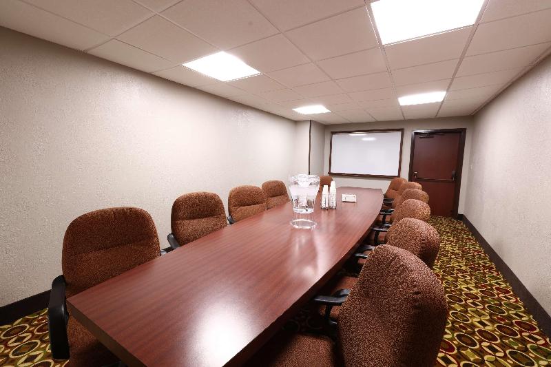 هتل Americinn By Wyndham Grand Rapids Airport North