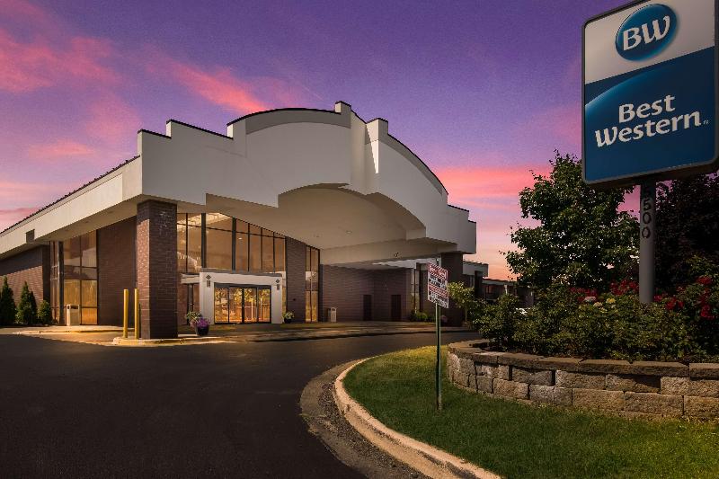 هتل Americinn By Wyndham Grand Rapids Airport North
