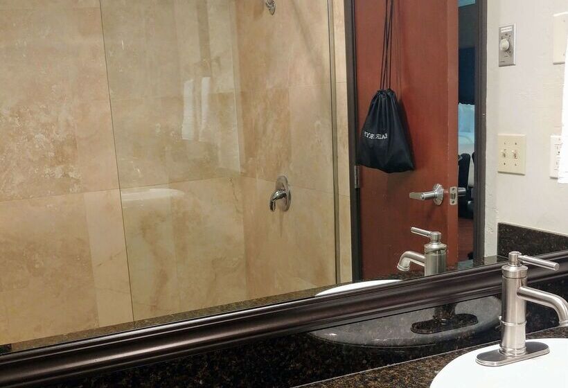 هتل Best Western Plus Parkway Inn