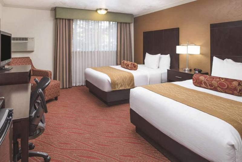 هتل Best Western Plus Parkway Inn