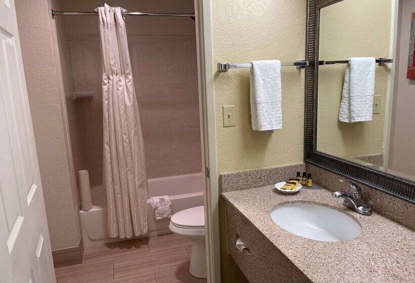 בית מלון כפרי Best Western Plus Pleasanton Inn