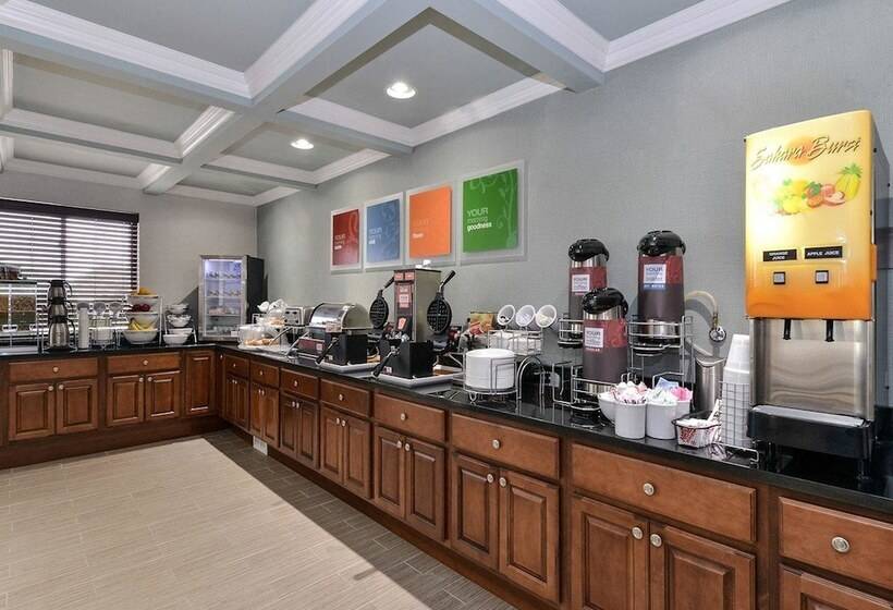 هتل Comfort Inn & Suites Springfield I55