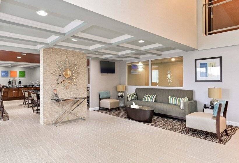 هتل Comfort Inn & Suites Springfield I55
