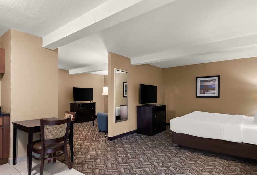 هتل Comfort Inn & Suites Springfield I55