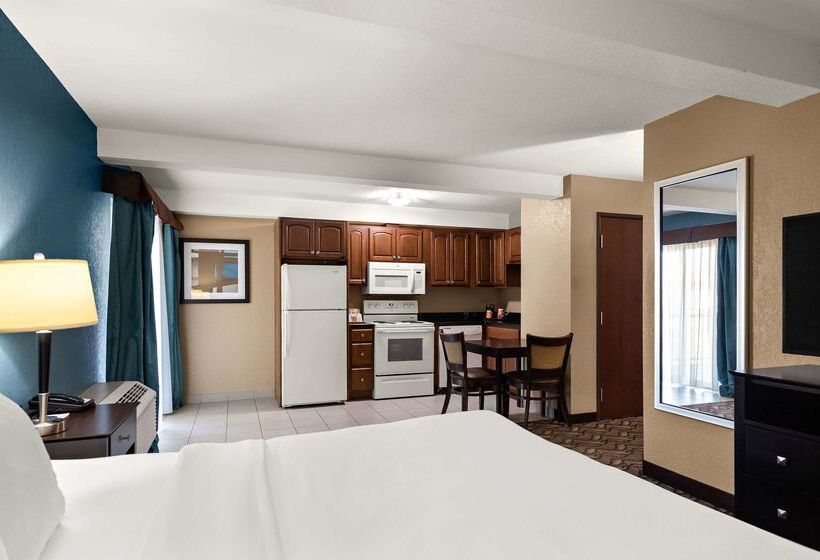 هتل Comfort Inn & Suites Springfield I55