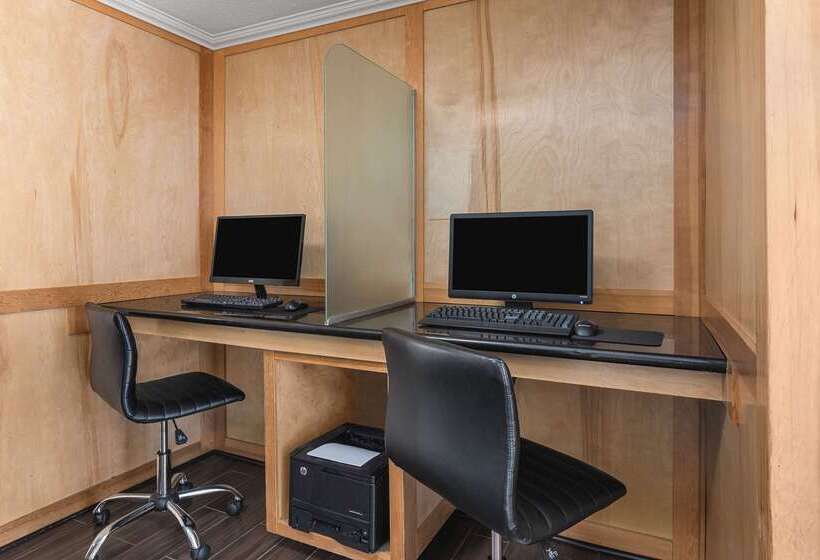 هتل Comfort Inn & Suites Vancouver Downtown City Center