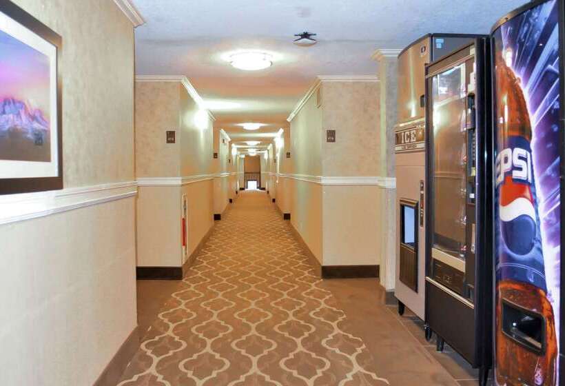 هتل Comfort Inn & Suites Vancouver Downtown City Center