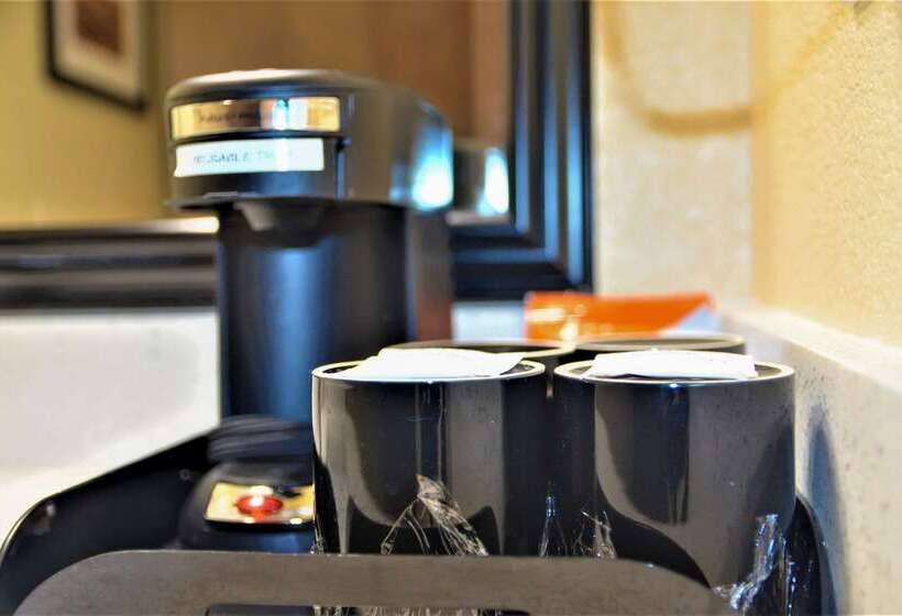 هتل Comfort Inn & Suites Vancouver Downtown City Center