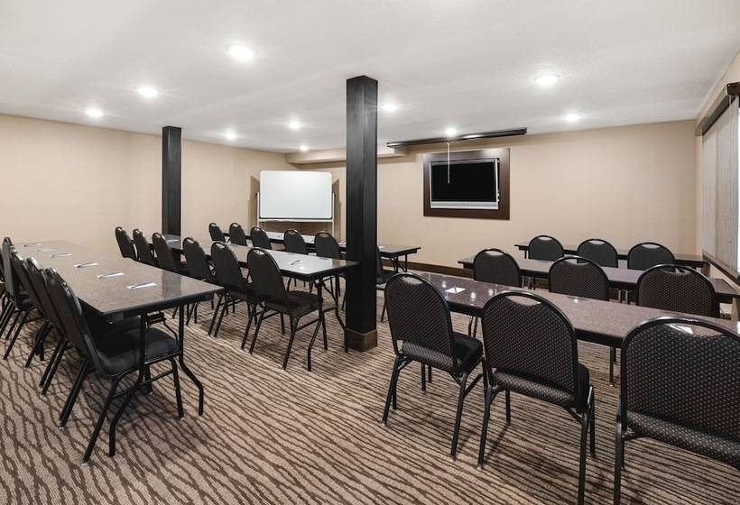 هتل Comfort Inn & Suites Vancouver Downtown City Center
