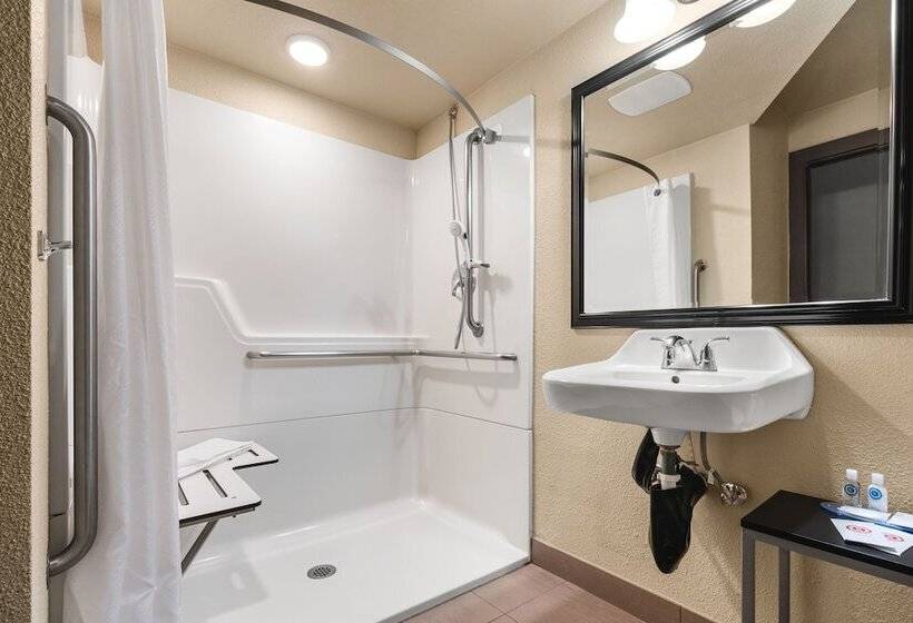 هتل Comfort Inn & Suites Vancouver Downtown City Center