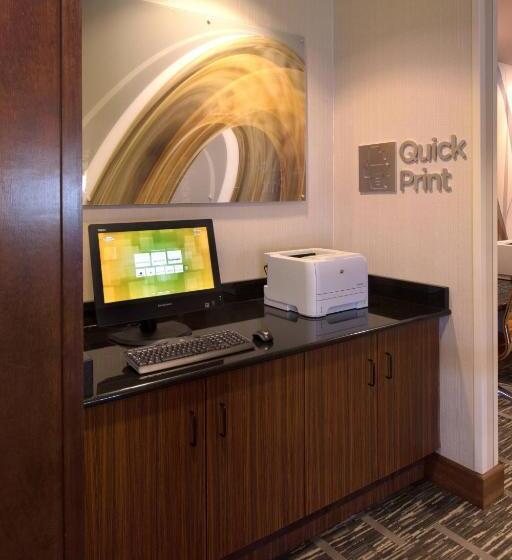 هتل Courtyard By Marriott Canton